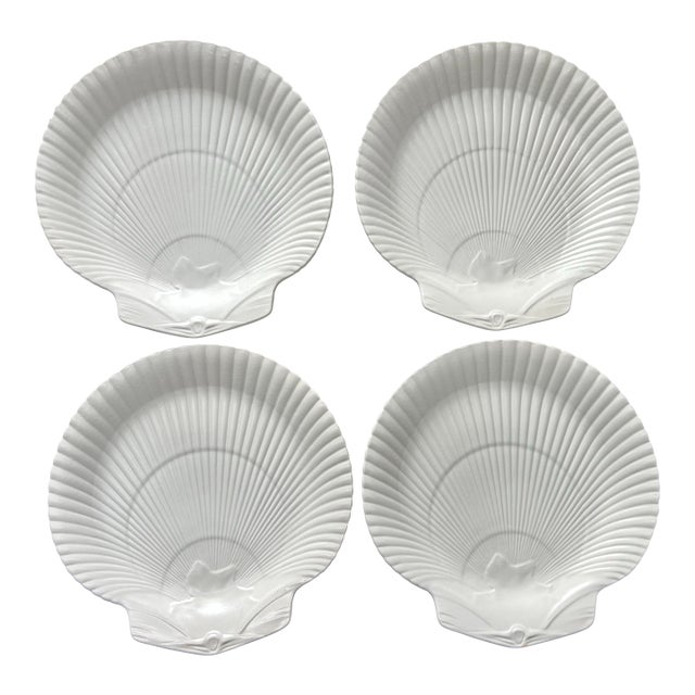 Vintage 1960’s Wedgwood Etruria & Barlaston 9" Scallop Shell Luncheon Plates ~ Set of 4 For Sale
