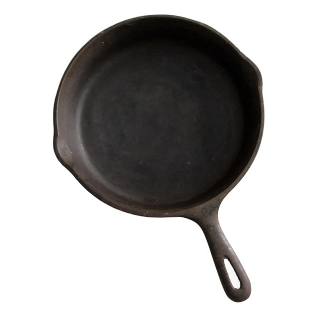 Vintage Unmarked Wagner No. 8 Cast Iron Skillet For Sale