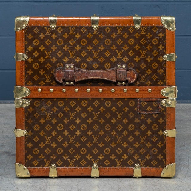 Brown 20th Century Wardrobe Trunk in Monogram Canvas from Louis Vuitton, France, 1930 For Sale - Image 8 of 18