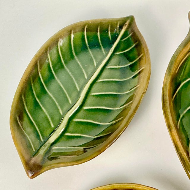 Ceramic 1990s Vintage Coastal Boho Chic Trompe L’Oeil Banana Leaf Earthenware Serving Dishes - Set of 3 For Sale - Image 7 of 14