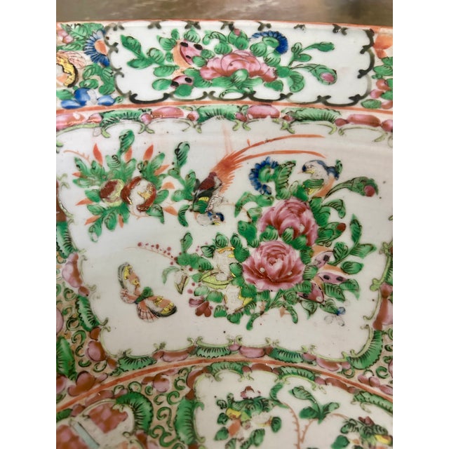 Large 19th Century Rose Medallion Rimmed Basin For Sale - Image 11 of 12