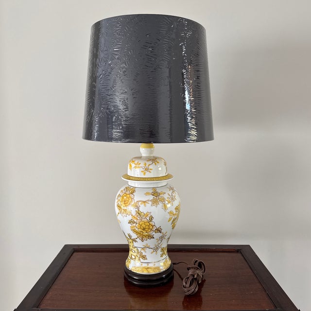 Vintage Chinese Yellow and White Ginger Jar Table Lamp - 23” For Sale - Image 9 of 12