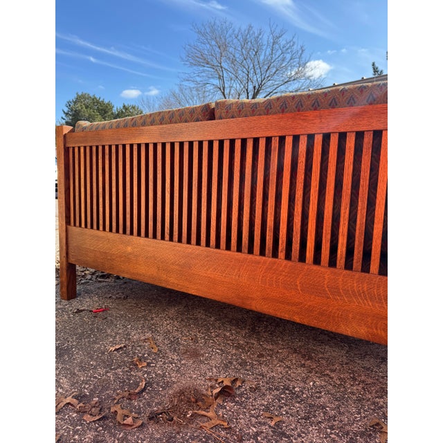 Wood 1990s Stickley Mission Oak Arts & Crafts Settle Sofa For Sale - Image 7 of 12