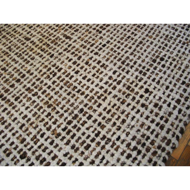 1960s Ivory Minimalist Vintage Art Moderne Rug Handmade 6' X 9' 6" Wool Carpet For Sale - Image 4 of 6