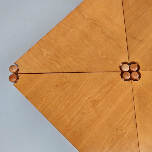 Vintage Enolinea Modular Triangular Tables in Light Wood, 1980s, Set of 4 For Sale - Image 4 of 18