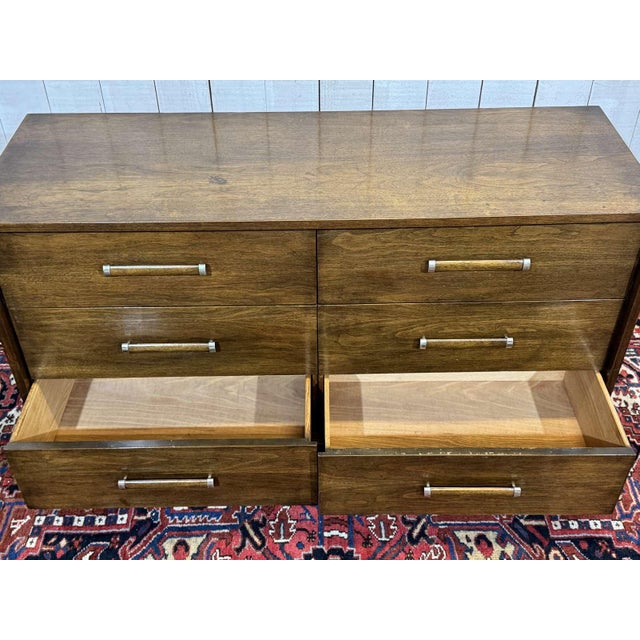 1950s Art Deco Style Chest of Drawers in Walnut and Oak, 1950s For Sale - Image 5 of 18