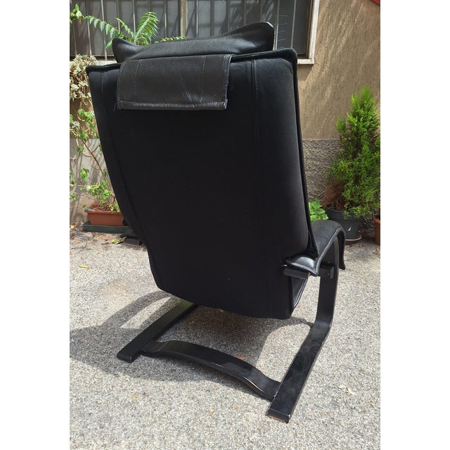 1960s Black Leather Recliner Armchair attributed to Alvar Aalto for Artek, 1960s, Set of 2 For Sale - Image 5 of 7