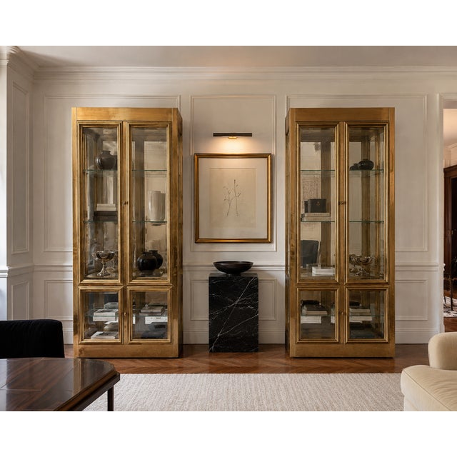 An impressive matched pair of vintage display cabinets by Mastercraft of Grand Rapids, featuring the glamorous brass-and-...