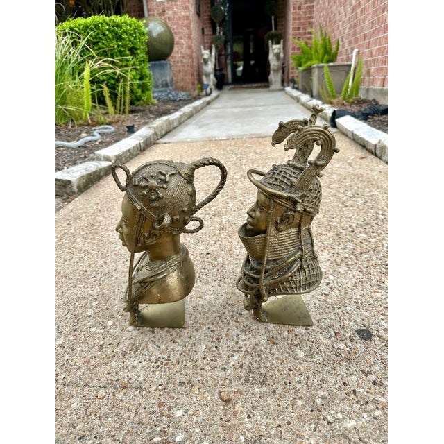 Bronze 1914 Benin Oba and His Queen Cast Bronzes, Nigeria West Africa Bust Pair For Sale - Image 8 of 11