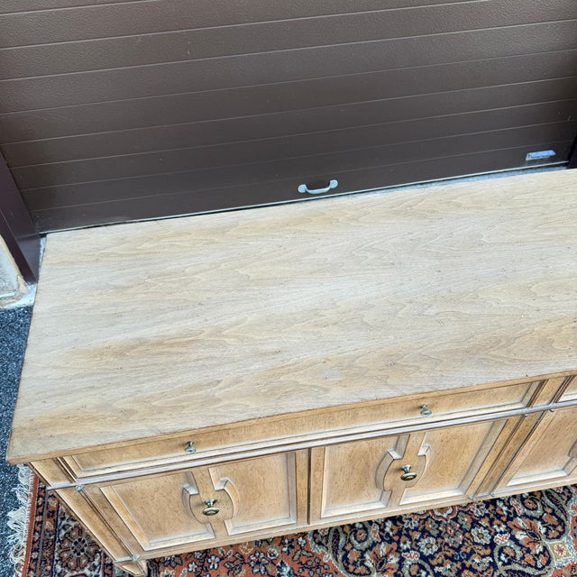 Vintage Cerused Blonde Louis XVI 4 Door Credenza For Sale In Philadelphia - Image 6 of 18