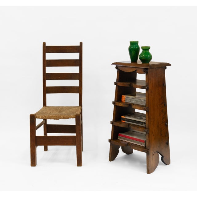 American Arts & Crafts Oak Paper Rack in the style of Charles Rohlfs, 1900s For Sale - Image 3 of 15