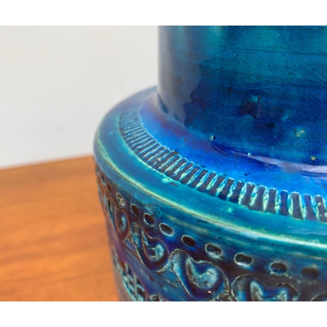 Mid-Century Modern Mid-Century Italian Rimini Blu Pottery Vase by Aldo Londi for Bitossi, 1960s For Sale - Image 3 of 12