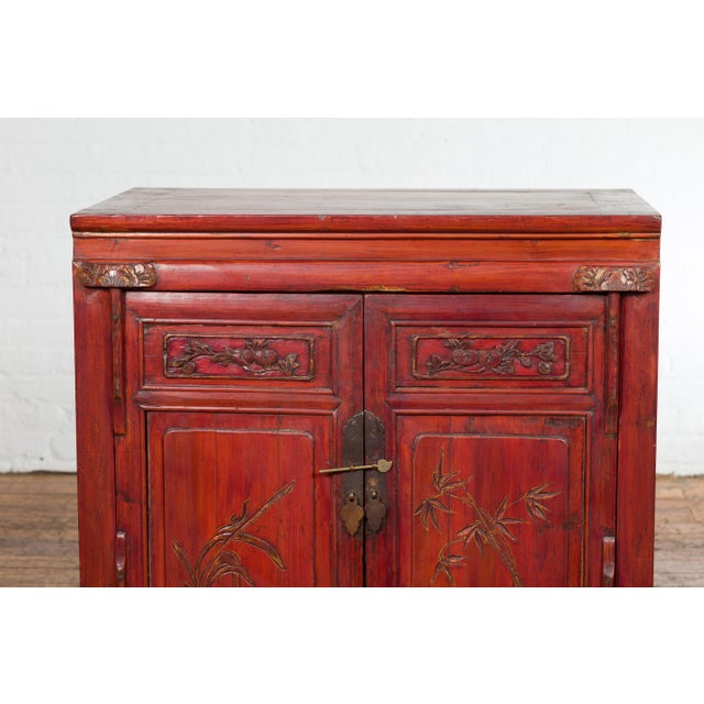 Chinese Red Lacquered Blanket Chest with Gilt Motifs and Guardian Lions For Sale - Image 4 of 12
