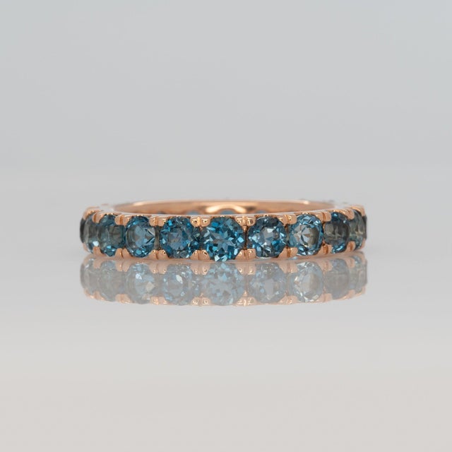 2020s 2.8Ct London Blue Topaz Band Ring in Solid 14k Gold - Fine Jewelry for Women, Size 6.75 For Sale - Image 5 of 7