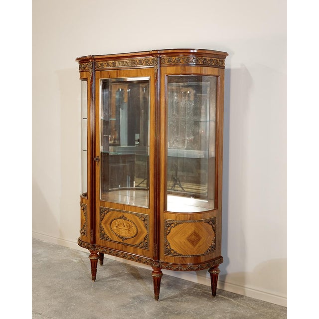 19th Century French Curved Front China Cabinet For Sale - Image 4 of 15