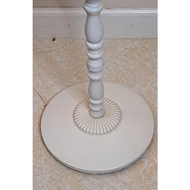White Vintage Hand-Painted Floral Tole Floor Lamp With Glass Table, Hollywood Regency For Sale - Image 8 of 15