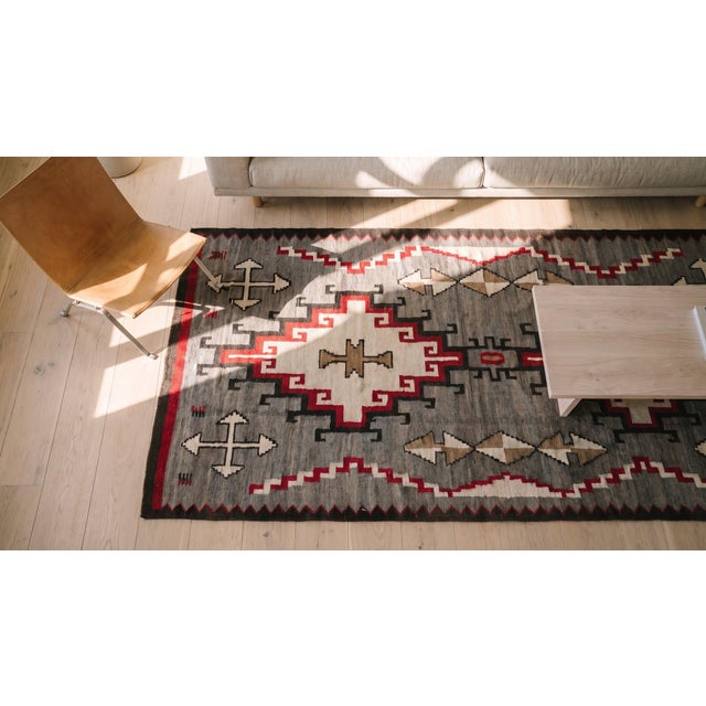 1920s Gray Geometric Tribal Antique American Navajo Rug 4' 3" X 6' 10" Flatweave Wool Carpet For Sale - Image 9 of 9