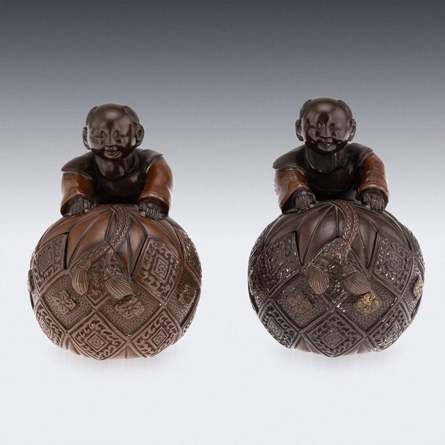Antique Japanese Meiji Bronze Karako Vessels, 19th Century, Set of 2 For Sale - Image 4 of 18