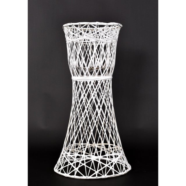 1970s Set of 5 Russell Woodard Spun Fiberglass White Plant Stand Garden Planters For Sale - Image 5 of 12