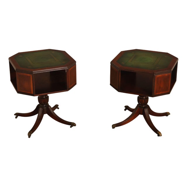 1940's Vintage Pair of Regency Style Mahogany Green Leather Top Pedestal Side Tables For Sale