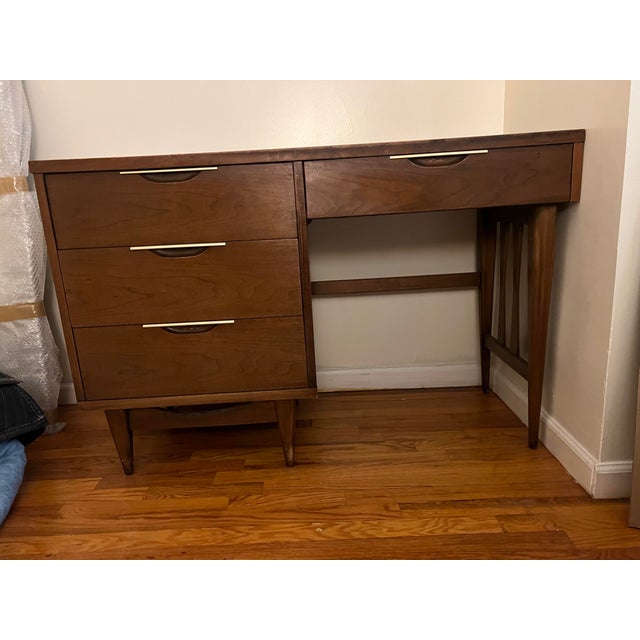 Kent Coffey Tableu Mid-Century Modern Walnut Desk With Brass Accents. In excellent condition.