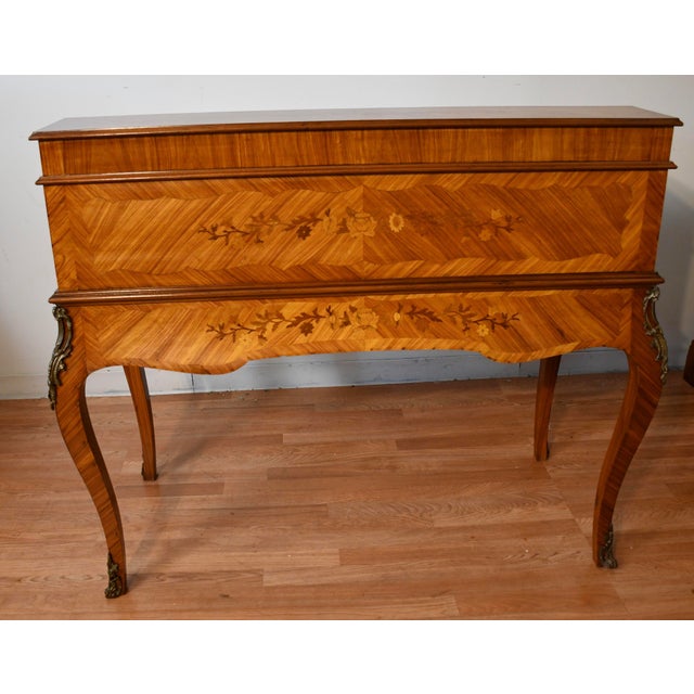 1930s French Louis XV Satinwood Floral Inlay Cylinder Secretary Writing Desk For Sale - Image 16 of 18