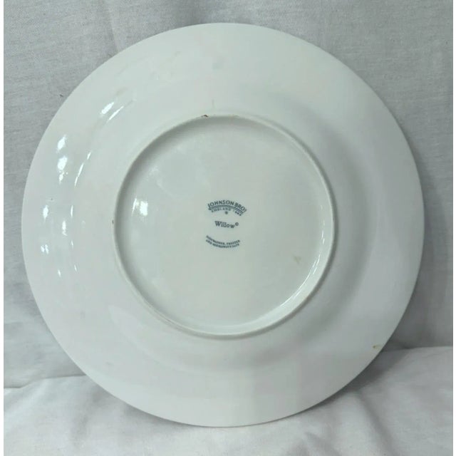 Chinoiserie Mid 20th Century Johnson Bros. Willow Dinner Plate For Sale - Image 3 of 4