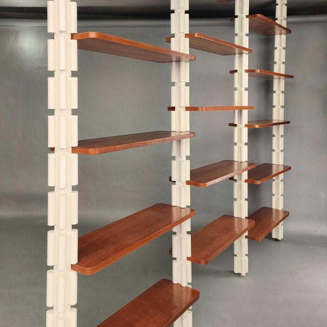 Space Age Floor-to-Ceiling Interlocking Bookcase, 1960s For Sale - Image 3 of 9