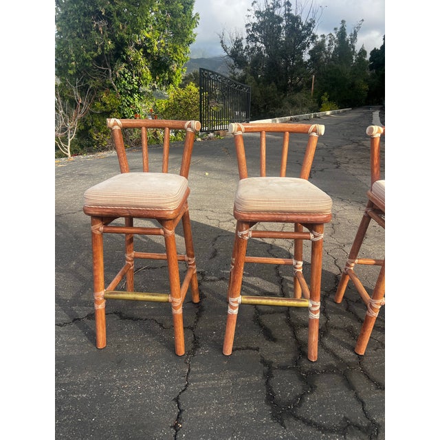 Set of 5 Vintage McGuire San Francisco Bar Stools With Rawhide Lashing For Sale In Los Angeles - Image 6 of 10