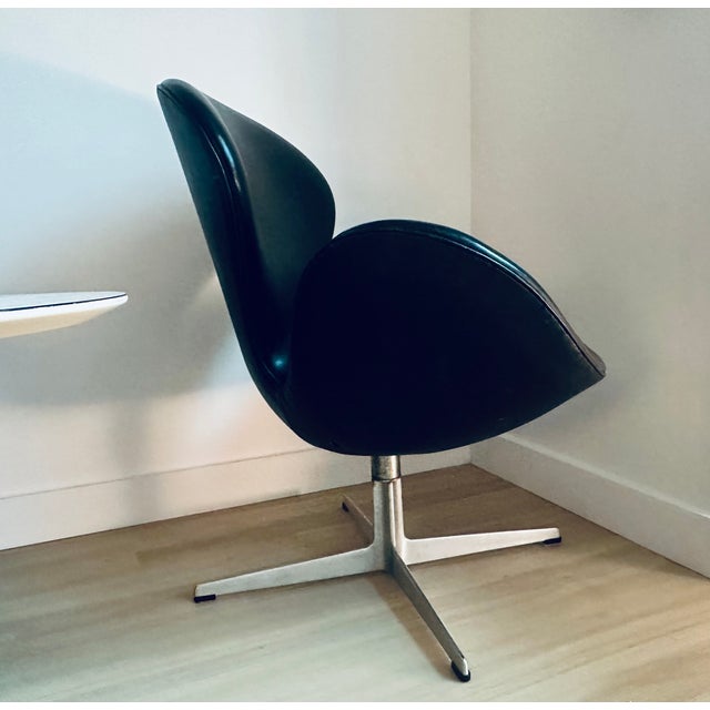 Metal Arne Jacobsen for Fritz Hansen Swan Lounge Chair Danish Mid Century Modern Vintage Scandinavian For Sale - Image 7 of 9