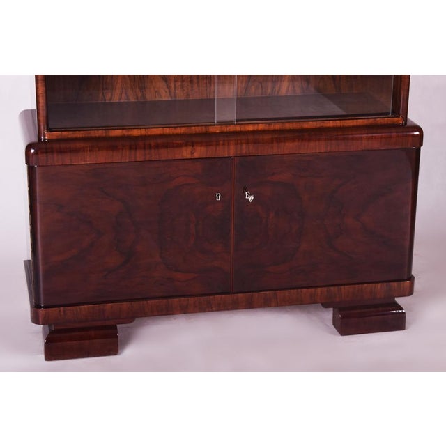 Art Deco Display Cabinet in Walnut, 1930s For Sale - Image 12 of 14