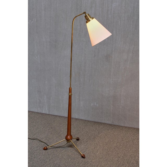 Brass and Elm Model 547 Floor Lamp by Hans Bergström for Ateljé Lyktan, Sweden, 1940s For Sale - Image 10 of 11