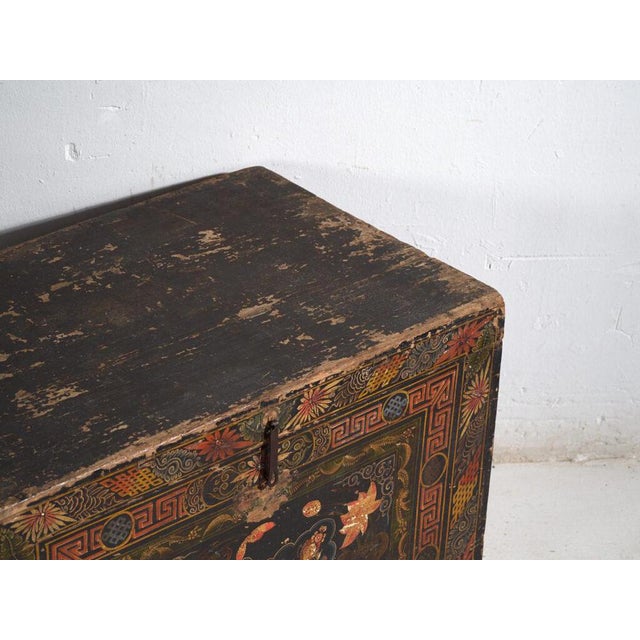 Antique painted Chinese trunk in pine wood, provincial painted furniture with polychrome composition originating from...
