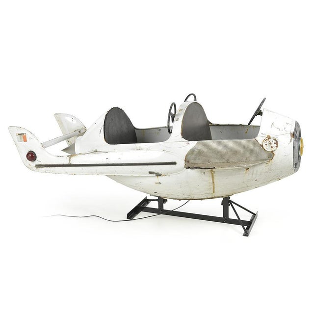 This 20th century merry-go-round plane, now mounted on a stand, constitutes a particularly original collector's item. Its...