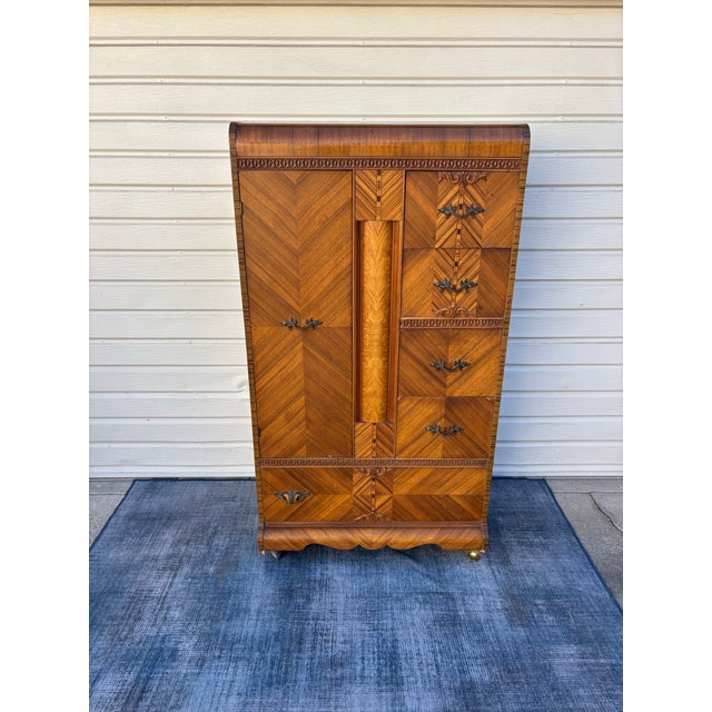 Vintage 1930s Art Deco Waterfall Bedroom Furniture Set Featuring Matching Wooden Grain Veneer Panels, Curved Edges, and Arched Mirrors For Sale - Image 4 of 12