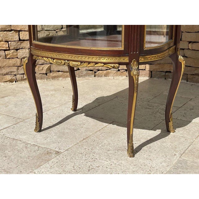 Louis XV Vitrine with Bronze For Sale - Image 3 of 13