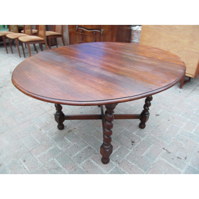 Presenting a timeless and versatile vintage/antique drop-leaf dining table, an exquisite piece that blends classic design...