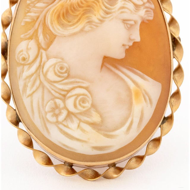 Victorian Vintage Carved Shell Cameo and 14k Gold Brooch Pendant For Sale - Image 3 of 6