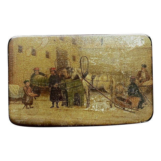 Late 19th - Early 20th Century Russian Lacquered Paper Mache Snuff Box For Sale