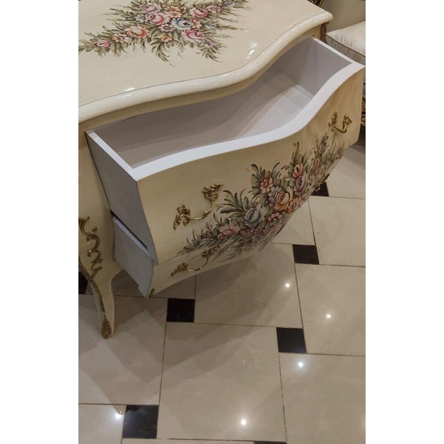 1960s French Louis XV Bombe Commode Hand Painted Floral Chest For Sale In Orlando - Image 6 of 9