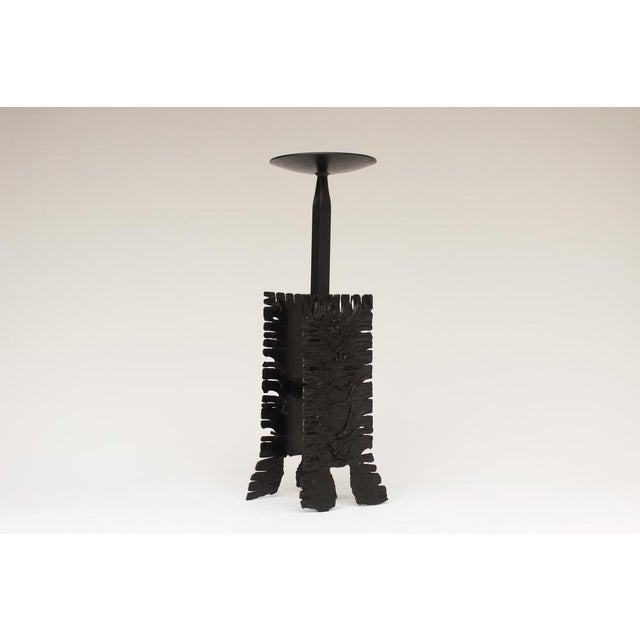 Black lacquered iron. France, 1960s. Height: 61 cm Diameter of top disc: 19 cm