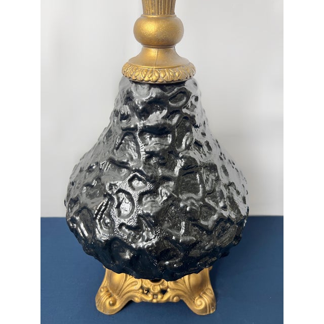 Mid 20th Century Hollywood Regency Black Textured Art Glass Gilt Metal Table Lamp For Sale - Image 4 of 10