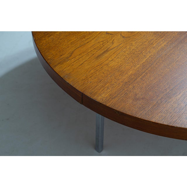 Brown Teak Round Table by Koh Liang Le for Artifort, 1950s For Sale - Image 8 of 11
