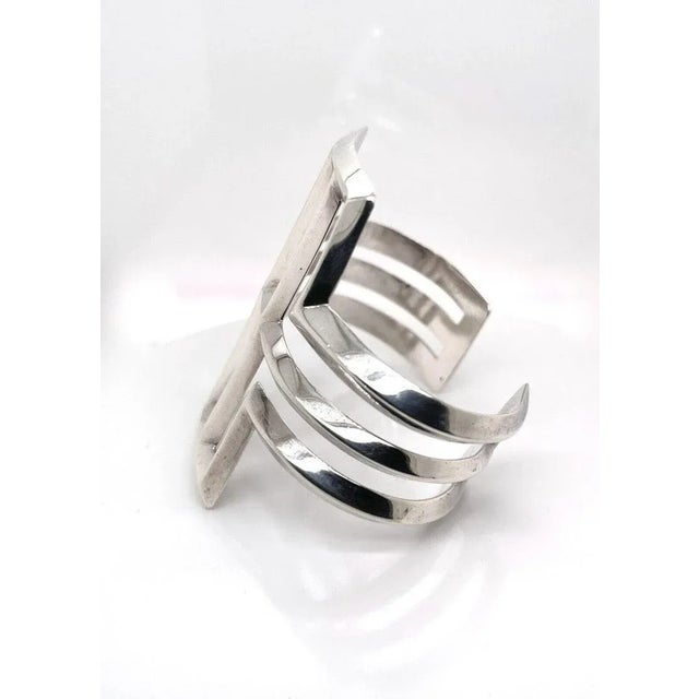 Native American Pine Springs Cast Sterling Silver Navajo Bracelet from Woodward's Indian Shop For Sale - Image 3 of 10