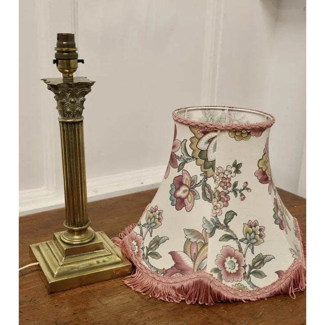 Corinthian Column Brass Table Lamp with Scalloped Linen Shade, 1920s For Sale - Image 3 of 7