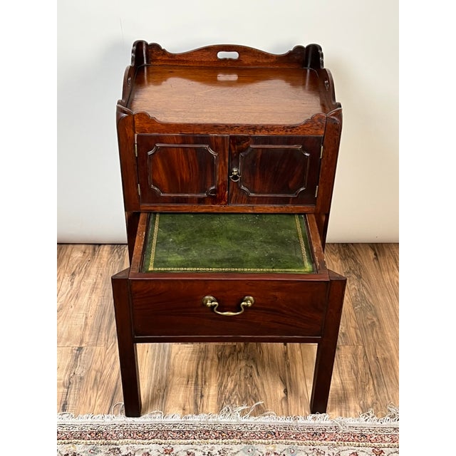 Late 18th Century Antique George III Bedside Commode With Pull Out Leather Surface C. Late 18th Century For Sale - Image 5 of 7