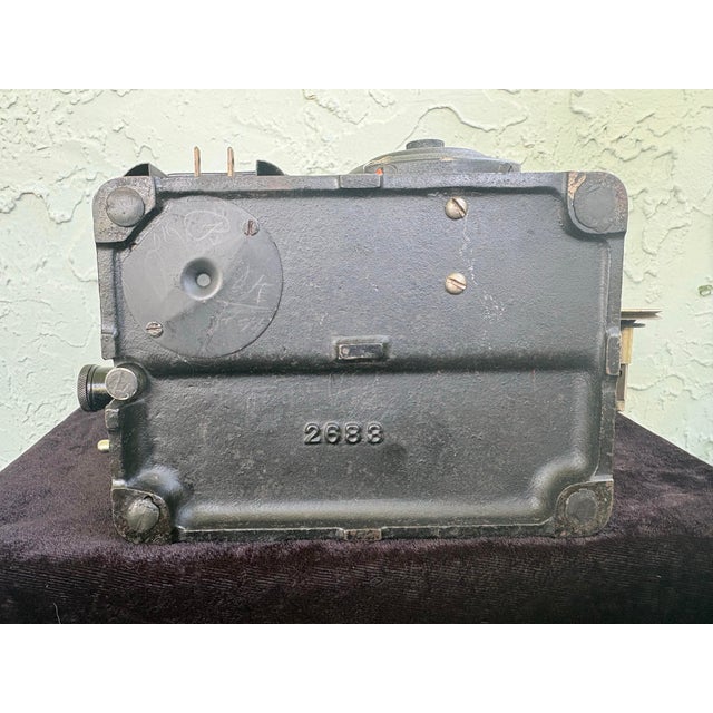 1920s Eastman Kodak Kodascope Model C 16mm Silent Film Projector – Industrial Display Piece For Sale - Image 11 of 12