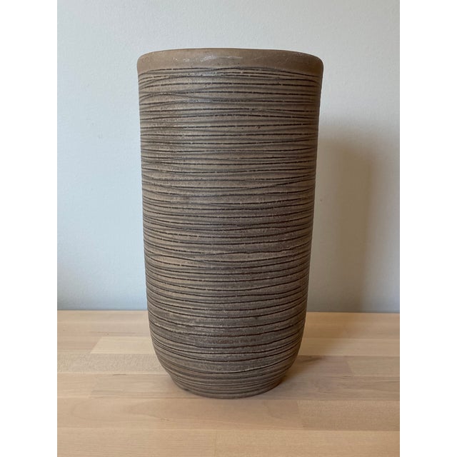 Ceramic Early 1950s Lee Rosen for Design-Technics Cylinder Vase With Linear Motif For Sale - Image 7 of 7