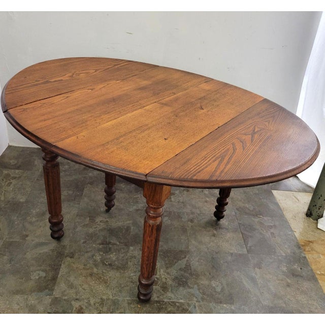 English Antique English Chestnut Drop-Leaf Dining Table With Five Turned Legs and Castors, C. 1820–1840 For Sale - Image 3 of 11