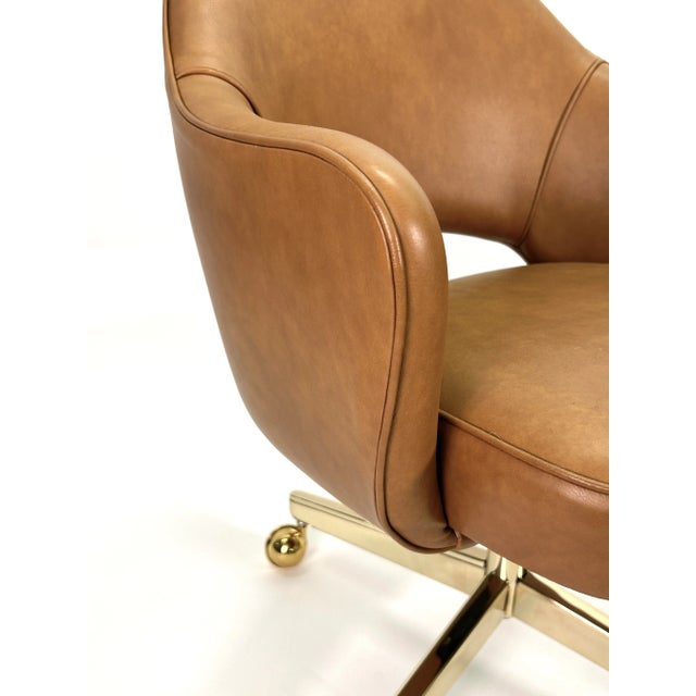 1970s Saarinen Executive Arm Chair in Saddle Leather, Swivel Base, 24k Gold Edition For Sale - Image 5 of 8